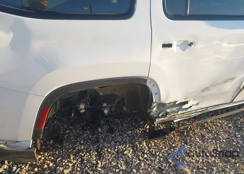 2022 Jeep Wagoneer Series Iii 4X2 z USA, uszkodzony, nr VIN 1C4SJUDT7NS160812